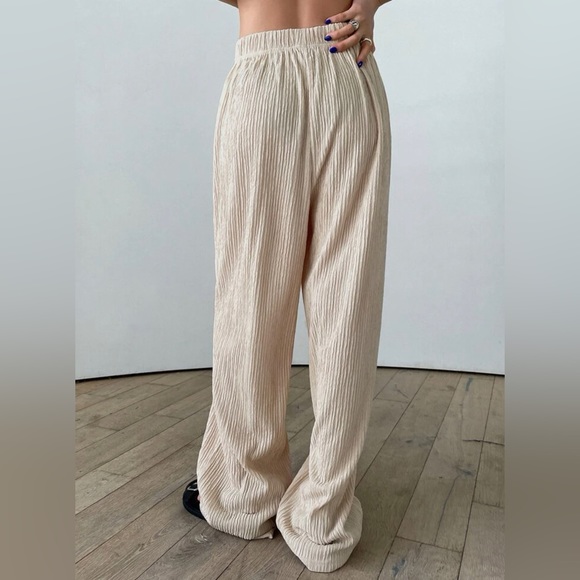 Wide Leg Pants in Apricot. - Picture 4 of 5